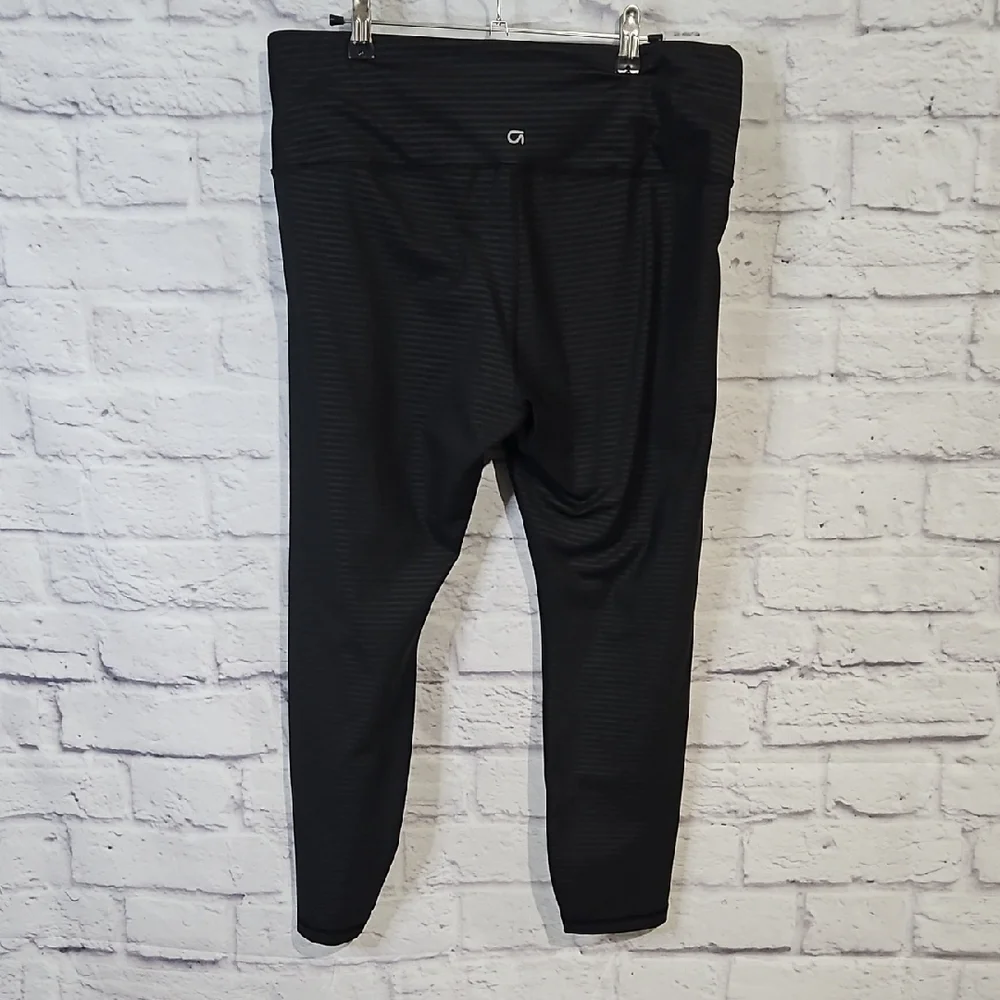 GAPfit Blackout Technology Leggings